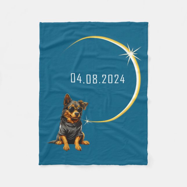Hund Total solförmörkelse 2024 Totalitet Rolig hun Fleecefilt (Framsidan)