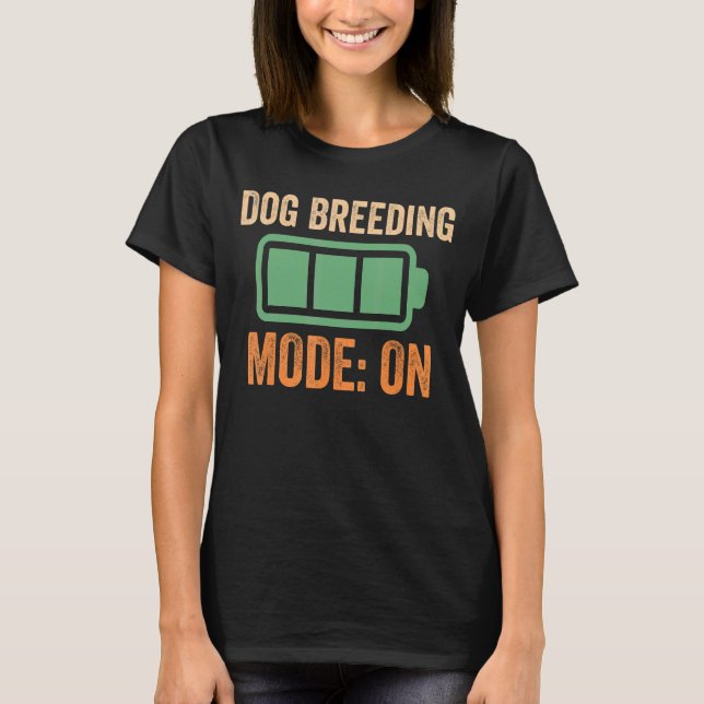 Hund uppringningsläge på batteriets utformning t shirt (Framsida)