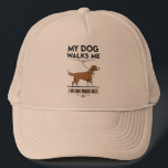 Hund Walk Chef Keps<br><div class="desc">Min Hund går mig - Truckerkeps låt oss vara ärliga - vem är ansvarig verkligen under dessa "promenader"? Om din valp leder vägen (och du följer gärna den), så görs truckerkepsen "Min Hund går mig" bara för dig. Detta är perfekt för hundälskare som vet att deras dagliga promenader är mer...</div>