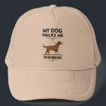 Hund Walk Chef Keps<br><div class="desc">Min Hund går mig - Truckerkeps låt oss vara ärliga - vem är ansvarig verkligen under dessa "promenader"? Om din valp leder vägen (och du följer gärna den), så görs truckerkepsen "Min Hund går mig" bara för dig. Detta är perfekt för hundälskare som vet att deras dagliga promenader är mer...</div>