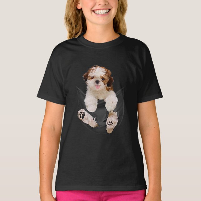 hundälskare ger Shih Tzu i Pocket Rolig hund Ansik T Shirt (Framsida)