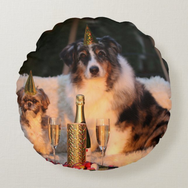 Hundar firar nyår rund kudde (Framsidan)