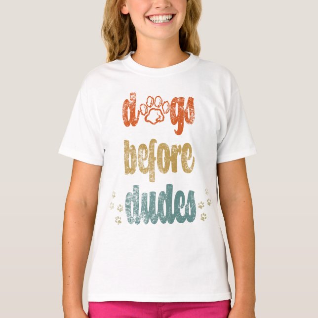 Hundar före duvor | De bästa gåvorna till hundägar T Shirt (Framsida)