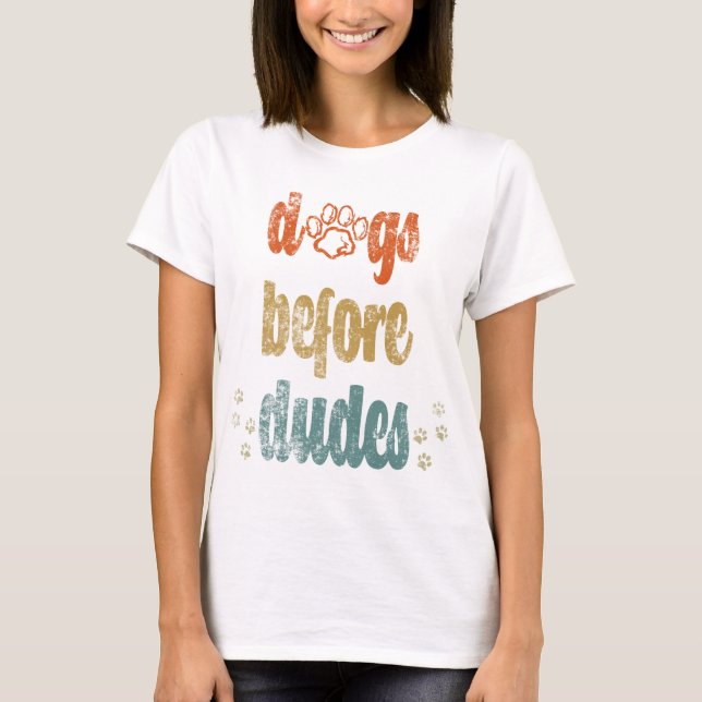 Hundar före duvor | De bästa gåvorna till hundägar T Shirt (Framsida)