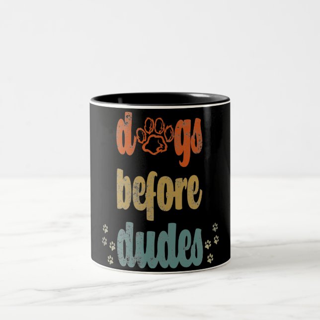 Hundar före duvor | De bästa gåvorna till hundägar Två-Tonad Mugg (Center)