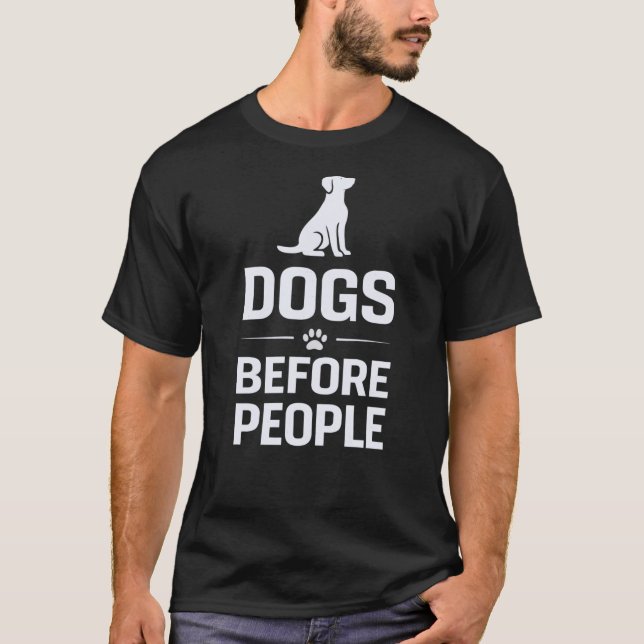 Hundar före människor Rolig skjorta | Present till T Shirt (Framsida)
