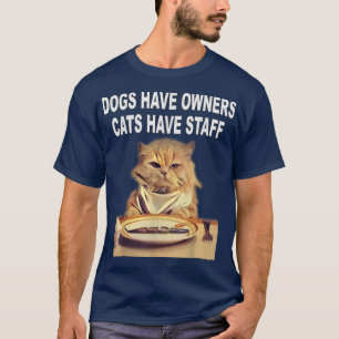 Hundar har ägare, katter har personal Humor T Shirt