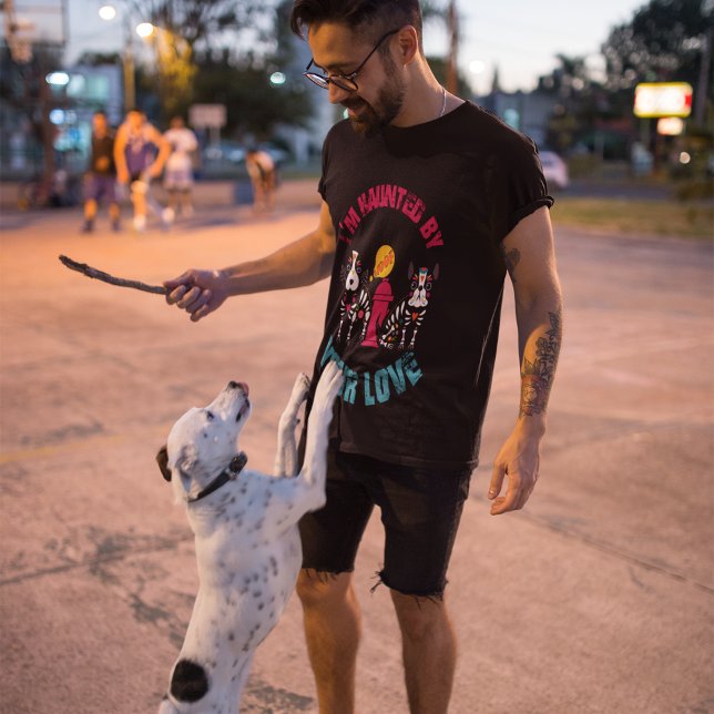 (Hundar) Jag är hemsökt av din Kärlek Halloween T Shirt (Skapare uppladdad)