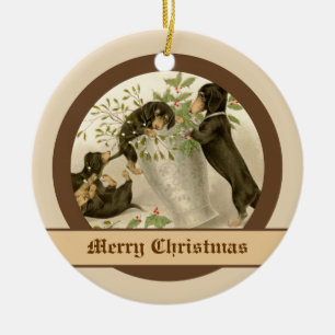 Hundar leker med jultomte och heliga bär julgransprydnad keramik