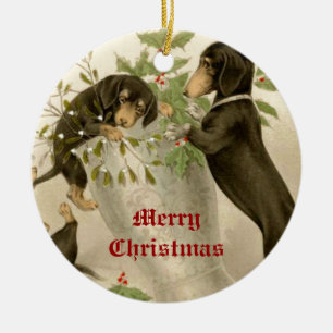Hundar leker med jultomte och heliga bär julgransprydnad keramik