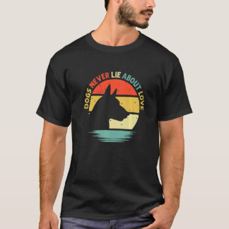 Hundar Ljuger Aldrig Om Kärlek Doberman Hund Retro T Shirt