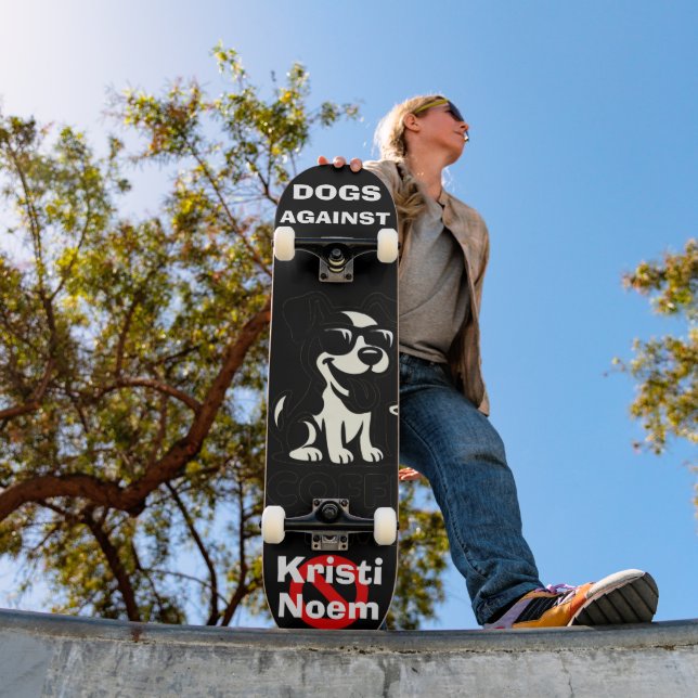 Hundar mot Kristi Noem Skateboard (Utomhus 1)