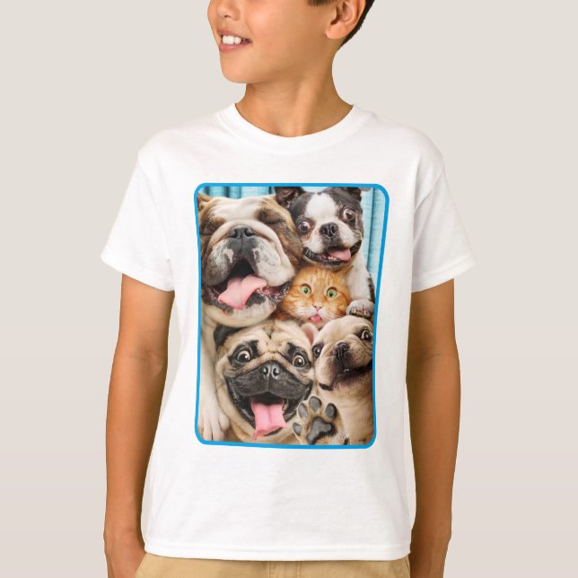 Hundar och ett Cat Group Photo T Shirt (Framsida)