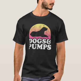 Hundar och Pumps kvinnors Hund och Högklackar T Shirt
