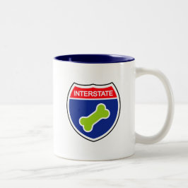 Hundben Interstate-skylt Två-Tonad Mugg