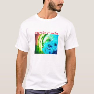 "Hunden" (adoptions=smiles) vid Sallie Douglas T-shirt