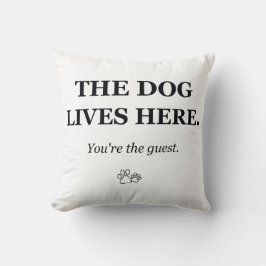 Hunden bor här du är gäst Rolig hundkudde Kudde