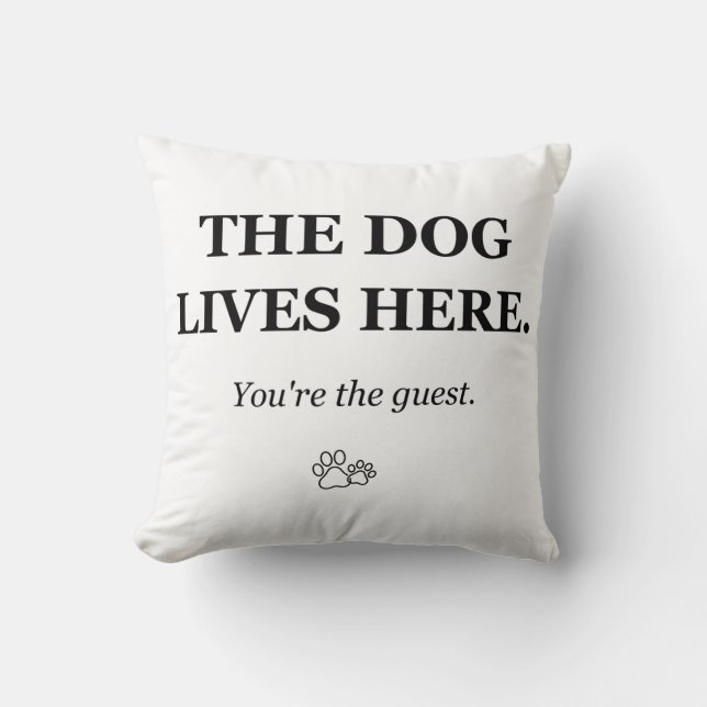 Hunden bor här du är gäst Rolig hundkudde Kudde (Framsida)