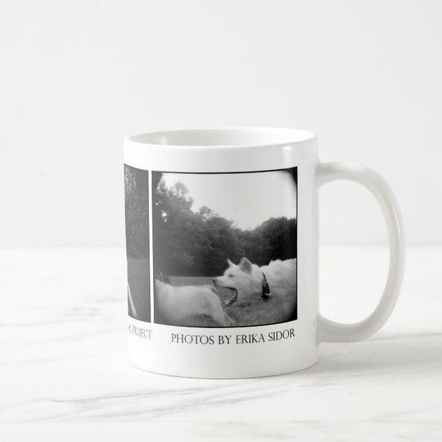 Hunden parkerar muggen kaffemugg (Höger)