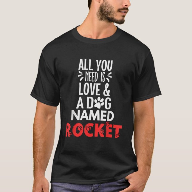Hundnamn Rocket Design Allt du behöver är kärlek  T Shirt (Framsida)