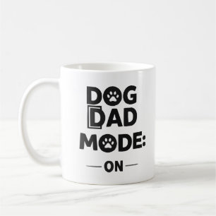 Hundpappa-läge PÅ – Djärkt svartvitt tassavtryck D Kaffemugg
