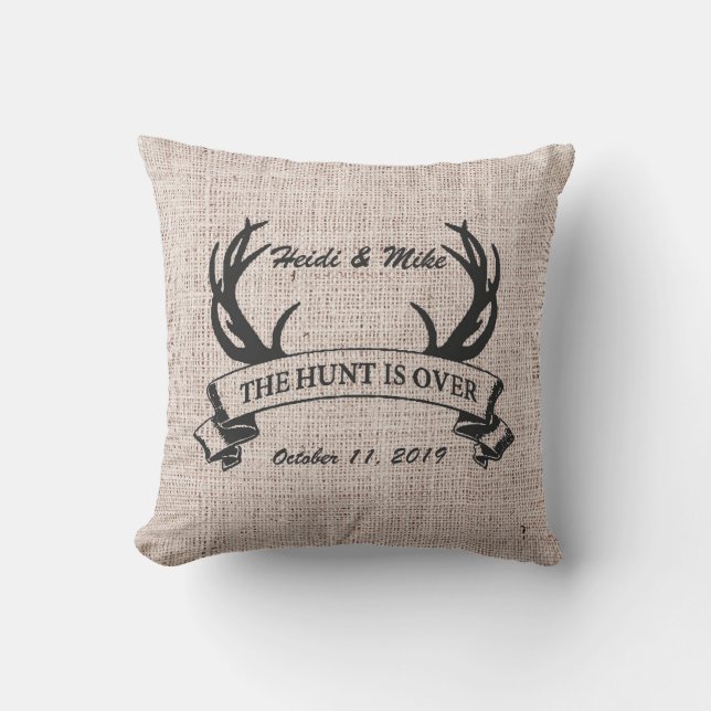 "Hunt är över" Rustic Antler Bröllop Gift Kudde (Framsida)