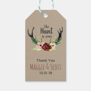 Hunt är Över Rustic Antler Burgundy Blommigt Bröll Presentetikett