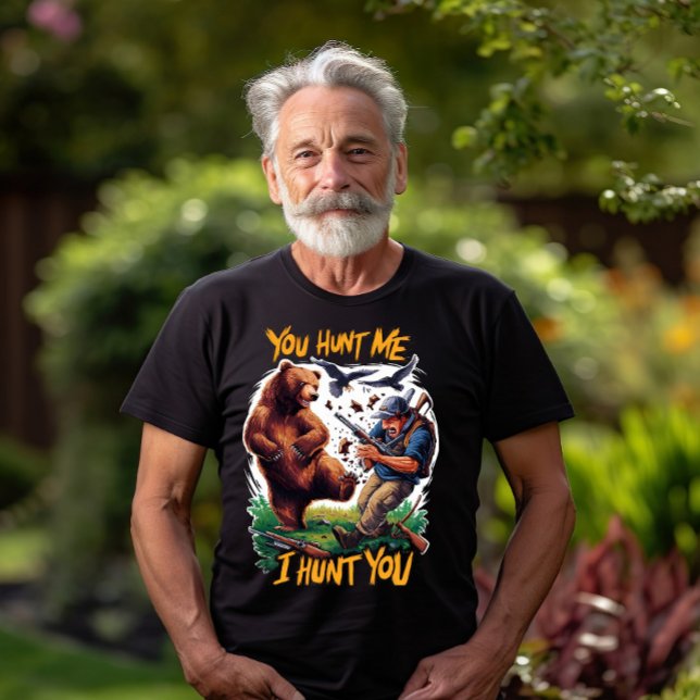 Hunter Becomes Hunting Bear-Jakthumoral jakt T Shirt (Skapare uppladdad)