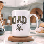 Hunter Pappa Mugg, Far's Day Gift for Fridluftsmän Kaffemugg<br><div class="desc">"Hunter Pappa" mugg är perfekt för fridluftsmänniskan i ditt liv! En tänkbar gåva till Far-dagen, födelsedagar eller jul - perfekt för pappor, morfar eller jaktälskande far figur. Hård, stolt och alltid redo för äventyr. Jägare pappa mugg, jakt på mugg, far dag mugg, uppskattningspåva för pappa, födelsedagspresent för pappa, morapafé mugg,...</div>