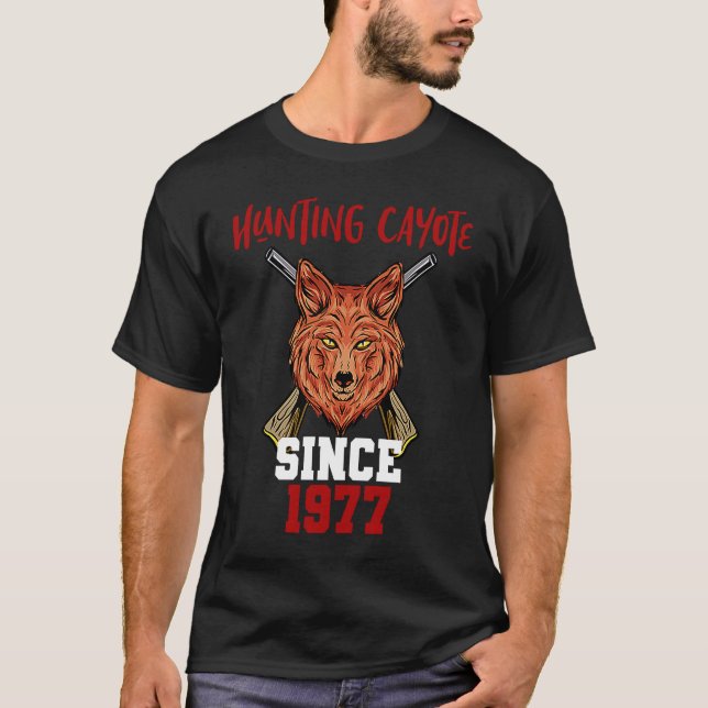 Hunting cayote since 1977 t shirt (Framsida)