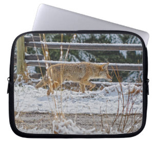 Hunting Coyote och Winter Snö Wildlife Photo Laptop Sleeve