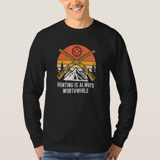 Hunting Is Always Worthwhile Hunter Sayings Animal T Shirt (Framsida)