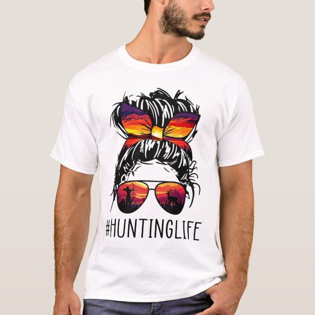 Hunting Life Messy Hair in Bun Women Sunglasses  T Shirt (Framsida)