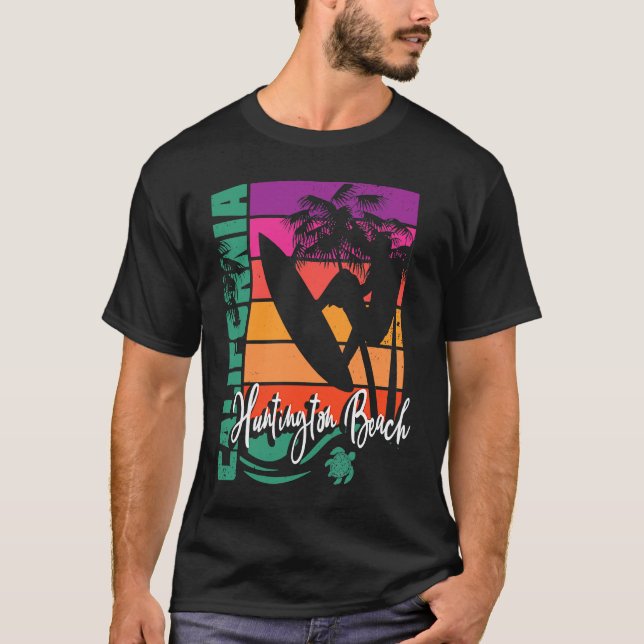Huntington Beach California Retro Sunset Surfer So T Shirt (Framsida)