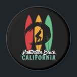 Huntington Beach California Vintage Retro Surfing Magnet<br><div class="desc">Vintagens ritbordsdesign för surfare som surfar i kärlek och rider över havet vinkart. Coola sommar helgdag, påsklov varor för dem som njuter av hett sol, tropiskt väder, solbadning under handflatan träd. Grunge och misströstan till bäran medan du njuter av stranden party och sjunger runt brasan. Underbar souvenir, julklapp och födelsedagspresent...</div>