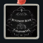Huntington Beach Kalifornien - surfastad Julgransprydnad Metall<br><div class="desc">Denna är en modern konst för vintagestiltypografi. Denna är Huntington Beachen,  Kalifornien. Surfastad.</div>