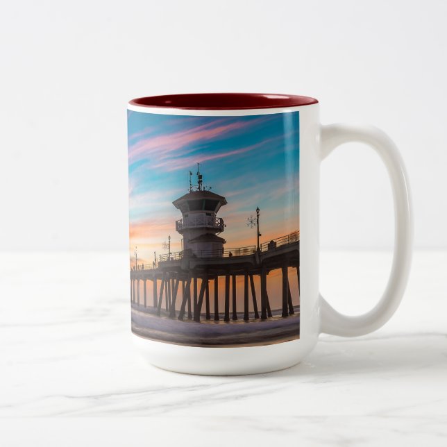 Huntington Beach Pier vid sunset Två-Tonad Mugg (Höger)