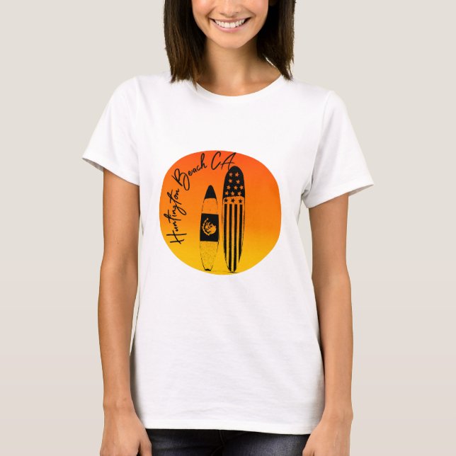 "Huntington Beach Surfboard and Sunsets" T Shirt (Framsida)