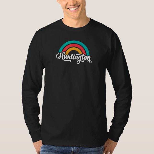 HUNTINGTON WV Retro skript med regnbåge 2 T Shirt (Framsida)