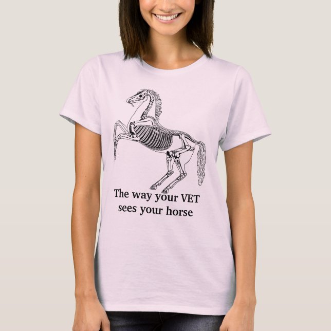 "Hur din veterinär ser på din häst" Tee Shirt (Framsida)