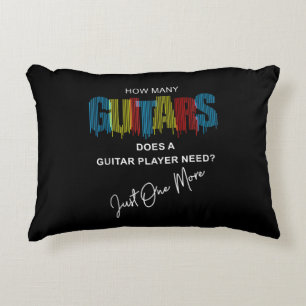 Hur många gitarrer behöver en Guitar Player bara p Prydnadskudde