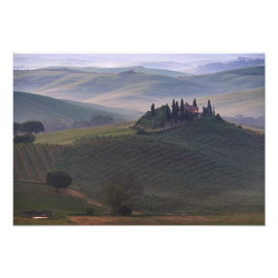Hus i Tuscany i morgondimmatrycket Fototryck