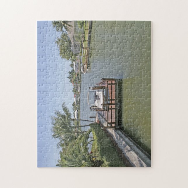Hus och dockor på kanalen Marco Island Florida Pussel (Vertikal)