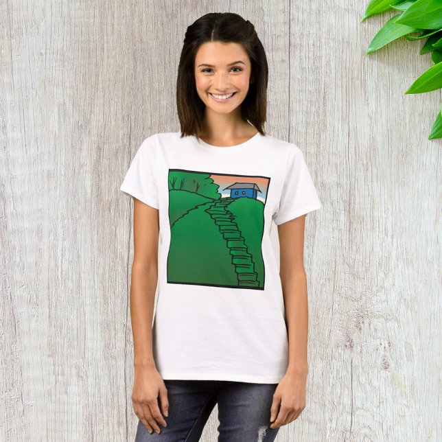 Hus På En Grön Kulle T Shirt (Skapare uppladdad)