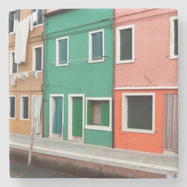 Hus på vattenfronten underlägg sten (Framsidan)