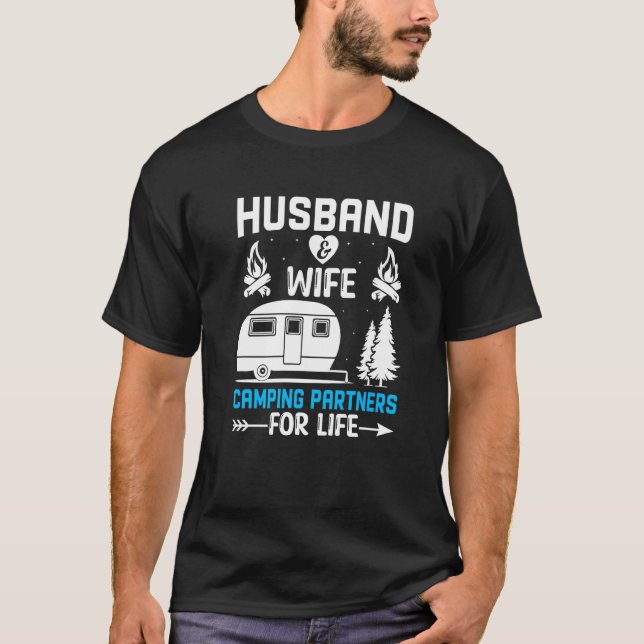 Husband and Wife Camping Partners for Life  Camper T Shirt (Framsida)