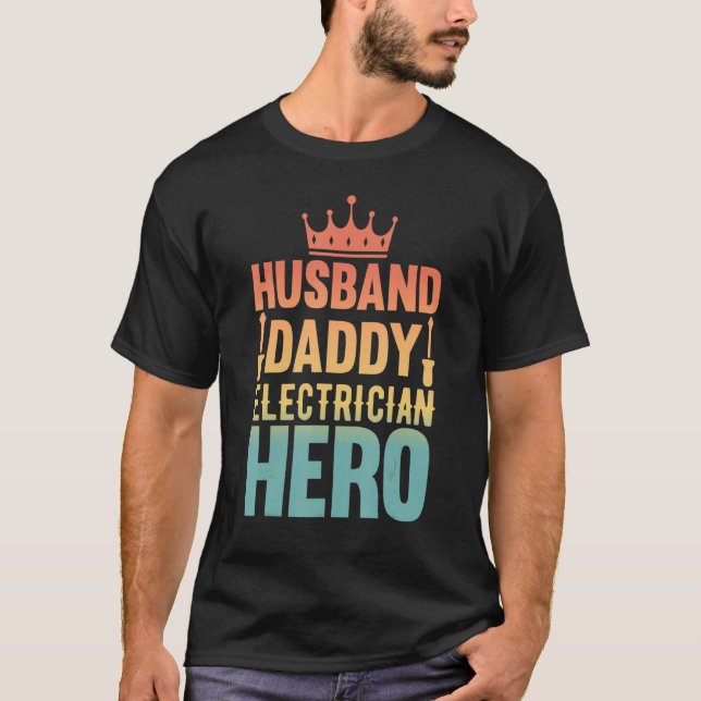 Husband Daddy Electrician Hero - Funny Retro Linem T Shirt (Framsida)