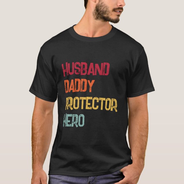 Husband Daddy Protector Hero Fathers Day Dad T Shirt (Framsida)