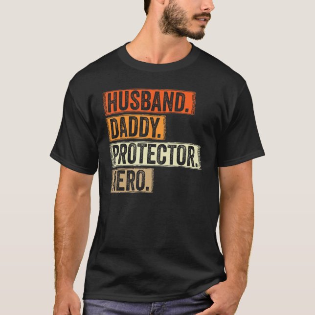 Husband Daddy Protector Hero Mens  Fathers Day Fat T Shirt (Framsida)