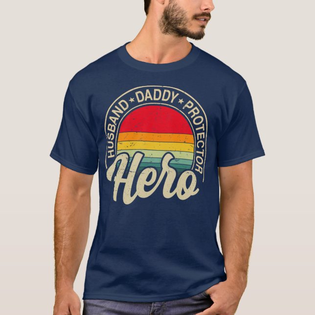 Husband Daddy Protector Hero Mens Fathers Day T Shirt (Framsida)